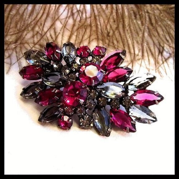 1950s Juliana Pink Grey Crystal Delizza Elster Vintage Brooch 15583 - Picture 1 of 8